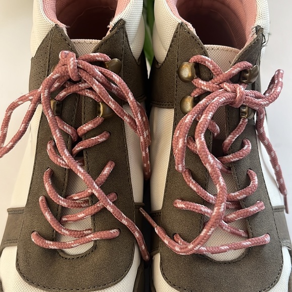 NWOT True Craft high top sneaker size 9 - Picture 8 of 11